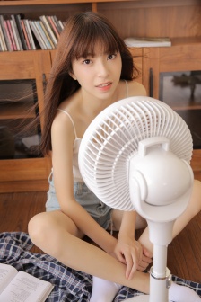 三块广告牌